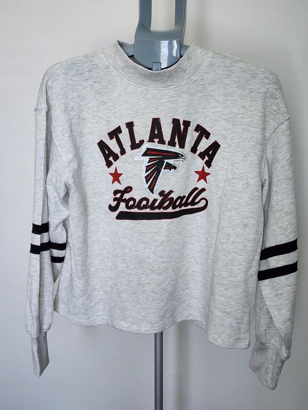 NFL Atlanta Falcons Light Gray Cropped Sweatshirt with Black & Red Logo